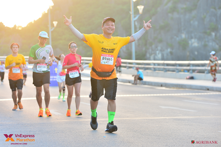 A Cộng chạy VnExpress Marathon Hạ Long 2022